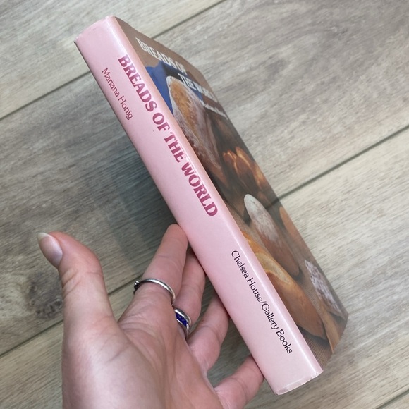 Vintage Breads of the World by Mariana Honig Cookbook - Picture 6 of 13